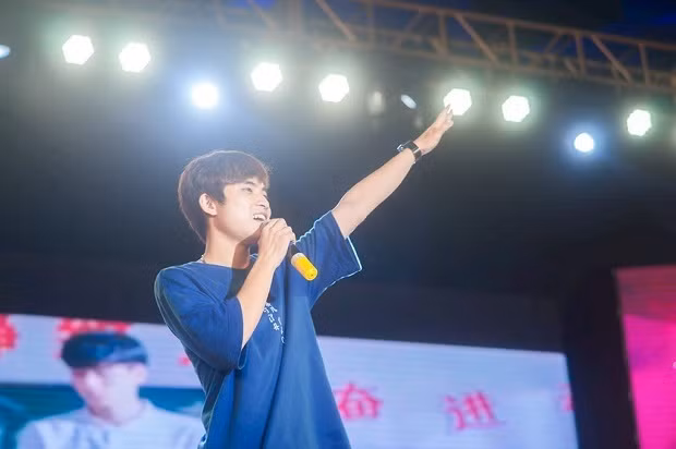 Xuân Tài tham gia rất nhiều cuộc thi âm nhạc phong trào và bán chuyên nghiệp.
