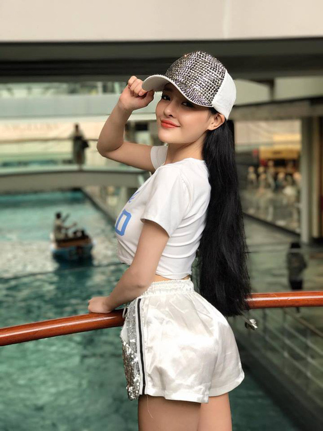 Ngoài tham gia đóng MV cho các ca sĩ trong showbiz Việt, hot girl 19 tuổi cũng nuôi đam mê ca hát, làm DJ và lấn sân phim ảnh.