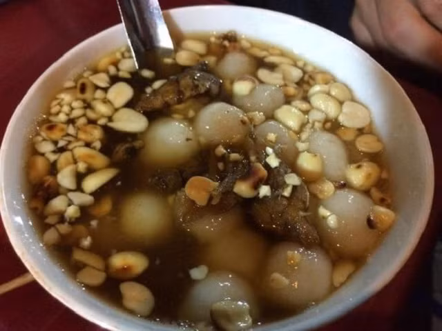 Hơi giống món bánh trôi nóng nhỉ?