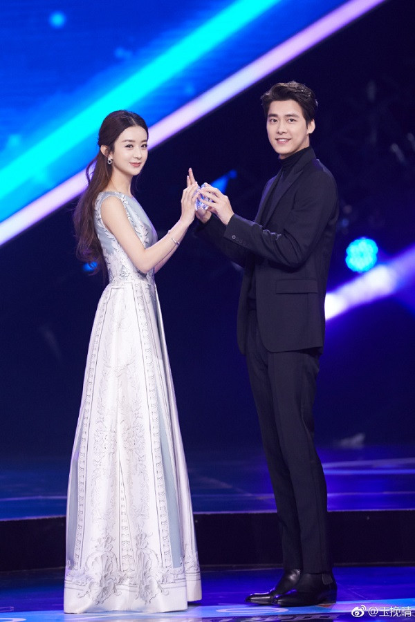 Ngoài màn ảnh cũng rất đẹp đôi, nhưng cả hai chỉ là bạn bè và đồng nghiệp.