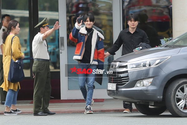 Lần đầu chứng kiến vẻ đẹp "vô thực" của "Hoàng tử lai" Kim Samuel tại Việt Nam ảnh 6