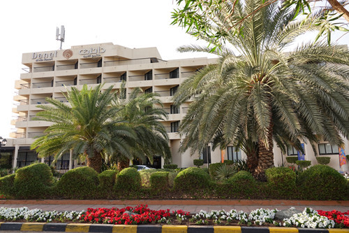 Khách sạn 5 sao Danat Al Ain tuyệt đẹp trong khung cảnh ngập cây xanh ở vùng đất được mệnh danh là "thành phố vườn của Vùng Vịnh". Ảnh: NGỌC LINH.