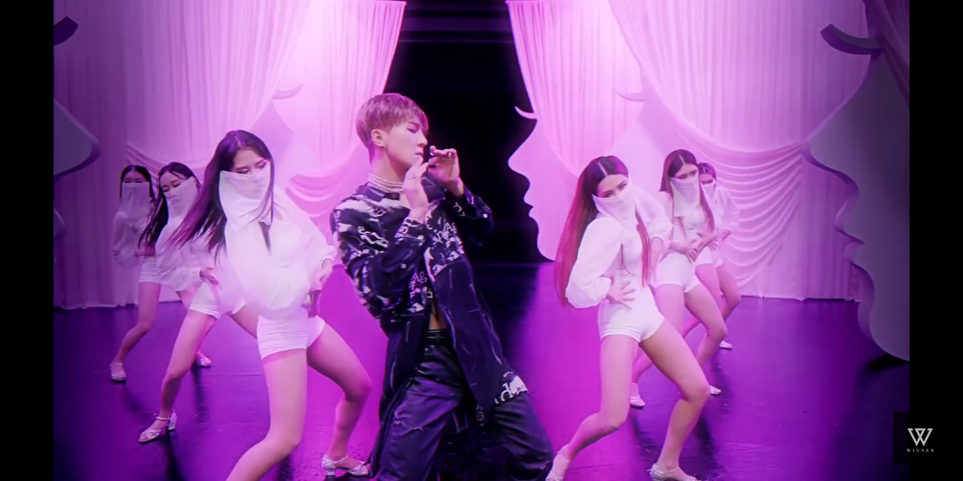 Mino xuất thần trong mọi phong cách.