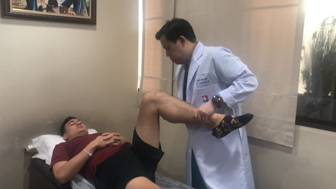 Đặng Văn Lâm trải qua buổi kiểm tra y tế kỹ lưỡng tại bệnh viện Bangkok.