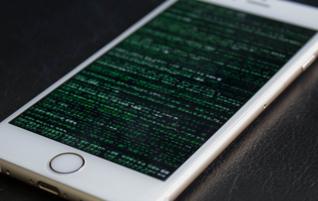 Các thiết bị và cơ sở dữ liệu của Apple được cho là "không thể hack". Các thiết bị và cơ sở dữ liệu của Apple được cho là "không thể hack".