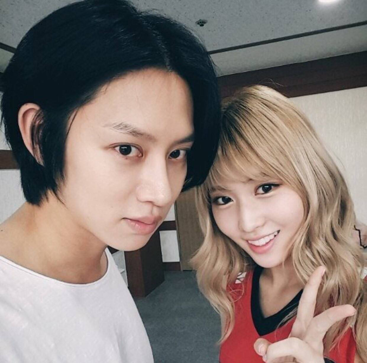 Heechul từng thú nhận cô gái khiến mình liêu xiêu từ ánh nhìn đầu tiên, chính là... Momo nhóm Twice!