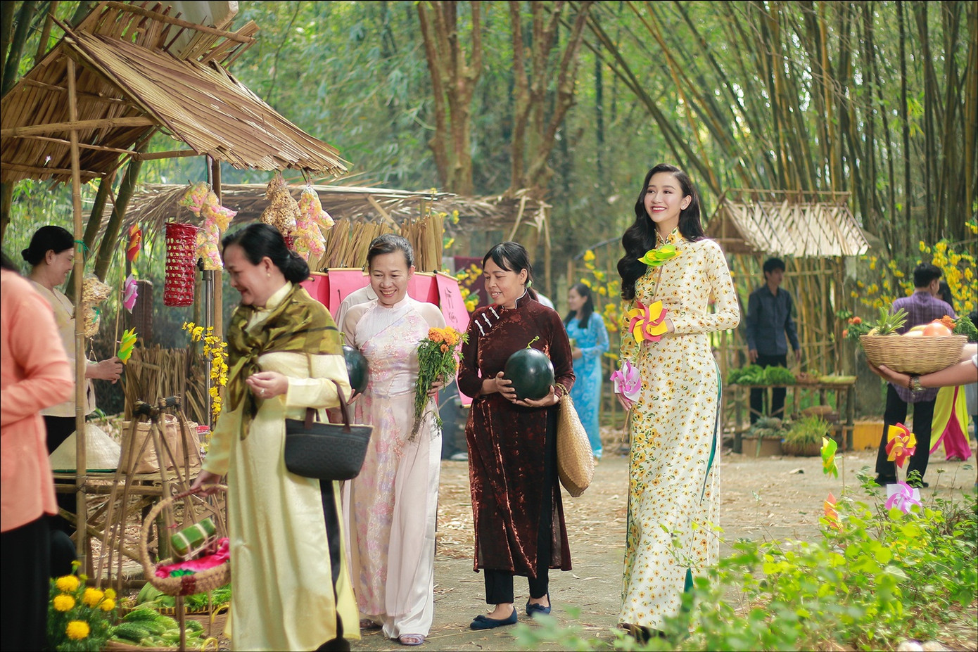 "Hoa hậu Bolero" Hà Thu tung MV "Xuân đẹp làm sao" nhân ngày vui cả nước ảnh 1