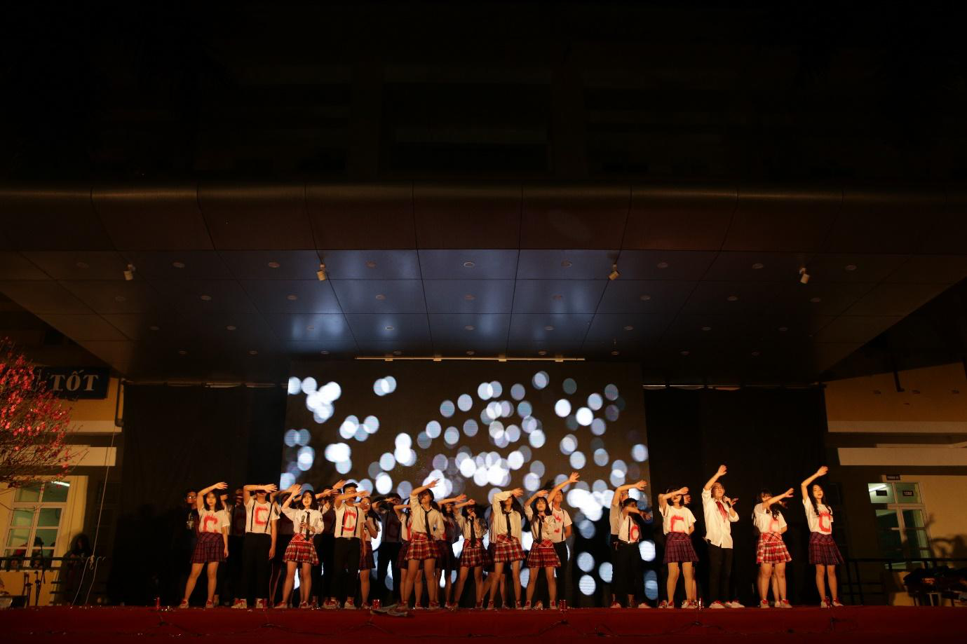 Đêm gala có sự tham gia của các bạn học sinh đến từ 39 lớp học của ba khối.