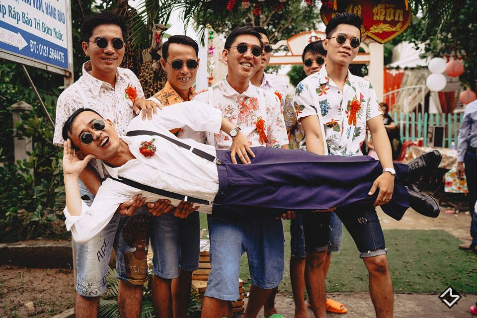 Đám cưới vui nhộn và dễ thương này hẳn sẽ để lại nhiều ấn tượng trong lòng khách quan cũng như hai bên gia đình cô dâu, chú rể. Đám cưới vui nhộn và dễ thương này hẳn sẽ để lại nhiều ấn tượng trong lòng khách quan cũng như hai bên gia đình cô dâu, chú rể.