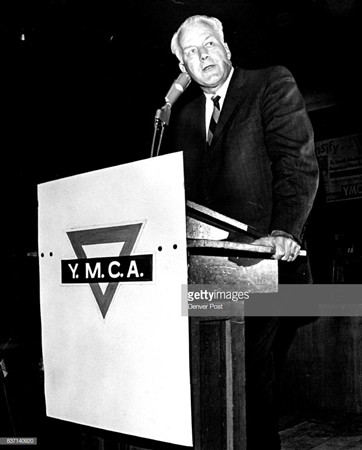 Thế nào là cách tốt nhất để bảo vệ những người mà mình yêu thương? ảnh 1 Tiến sĩ Willis Tate, một người rất thông thái.