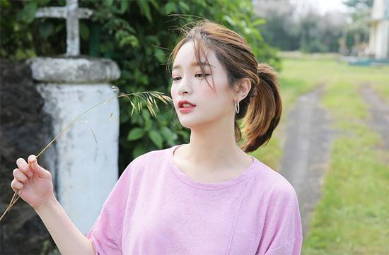 Tạo kiểu tóc mới cũng là một cách hay ho để “chữa cháy” tóc bết dính trong những ngày mưa lạnh.