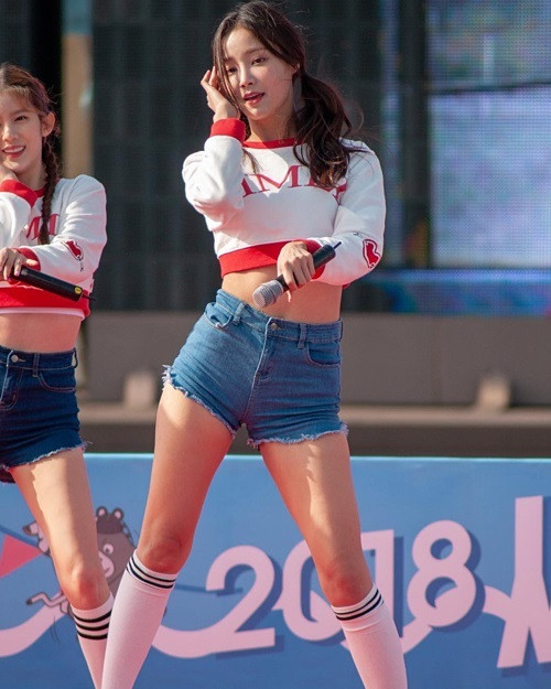 Mặt xinh thôi chưa đủ, những idol này còn sở hữu đôi chân khiến người khác phát hờn ảnh 10 Mặt xinh thôi chưa đủ, những idol này còn sở hữu đôi chân khiến người khác phát hờn ảnh 10