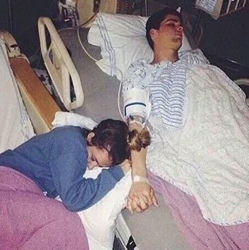 Em luôn bên cạnh anh, sẽ không rời anh đi dù chỉ 1 giây... Em luôn bên cạnh anh, sẽ không rời anh đi dù chỉ 1 giây...
