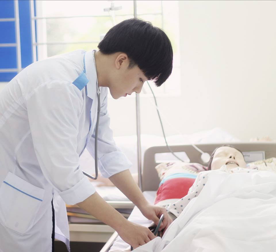 Cử chỉ nhẹ nhàng, biểu cảm dịu dàng thế này ai mà không yêu cho được!