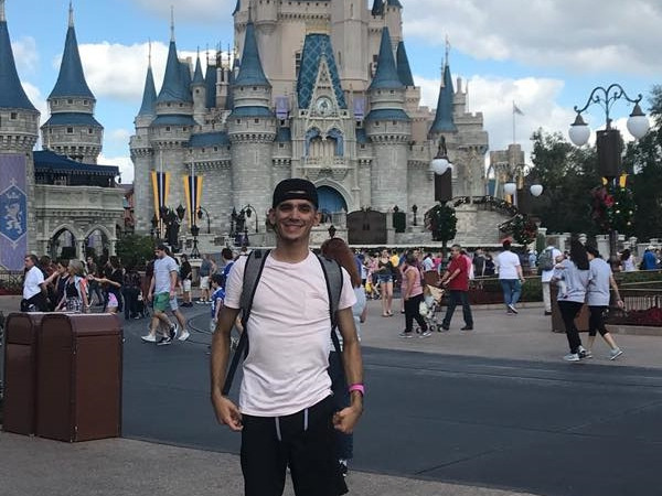 Marco Sanchez – không những vui tính còn rất… đẹp trai nữa.