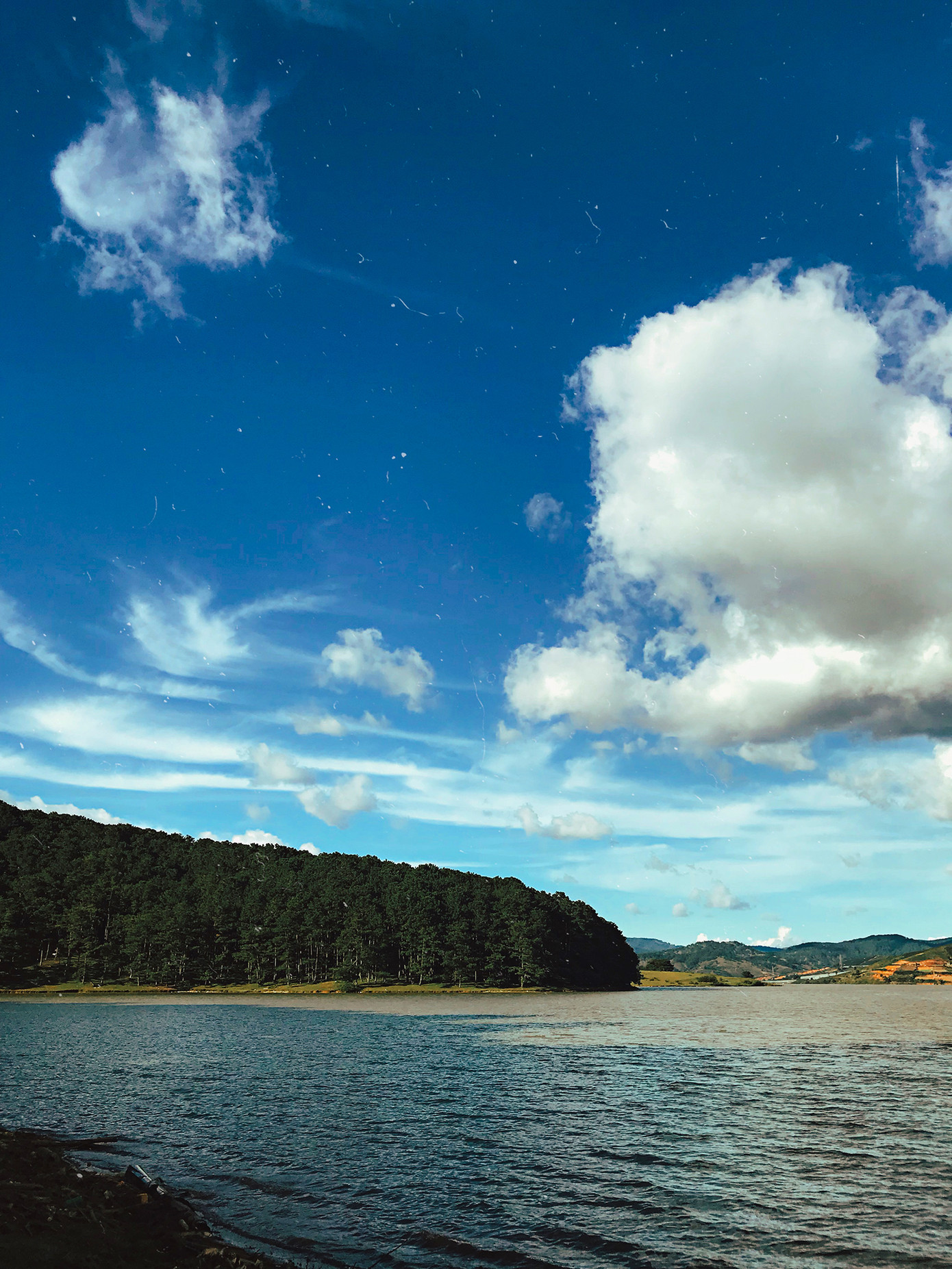 Đây còn là địa điểm thú vị để chờ bình minh và ngắm hoàng hôn.