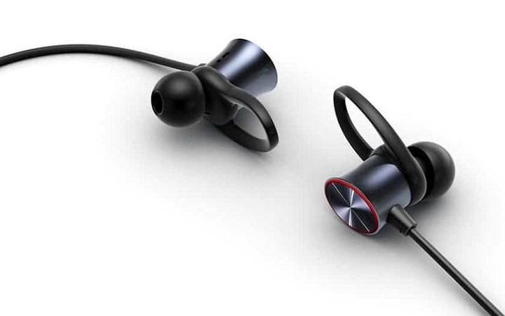 OnePlus Bullets Wireless được nối với nhau bằng dây giúp chúng không bị thất lạc, pin bền hơn các đối thủ cạnh tranh và được trang bị các nút vật lý cho phép chúng điều chỉnh âm lượng và thực hiện cuộc gọi một cách dễ dàng.