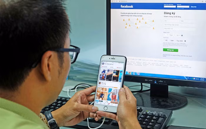 Nhiều người dùng Việt Nam thời gian gần đây không vào được Facebook, Instagram do không nhận được mã OTP. (Ảnh: VŨ QUANG THÁI)