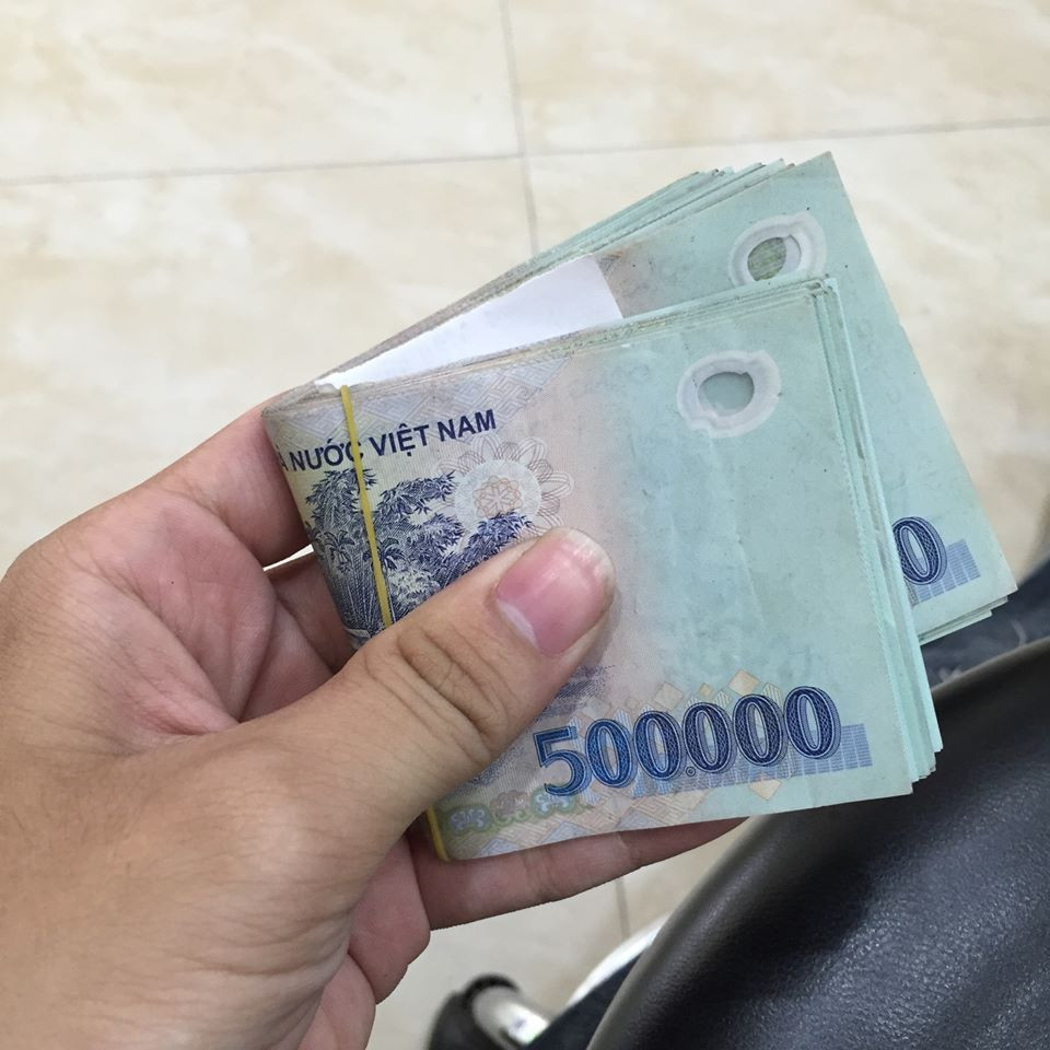 Học sinh lớp 6 lấy 30 triệu đồng của bố đi chia cho cả lớp khiến dân mạng xôn xao. (Ảnh minh hoạ từ Internet) Học sinh lớp 6 lấy 30 triệu đồng của bố đi chia cho cả lớp khiến dân mạng xôn xao. (Ảnh minh hoạ từ Internet)