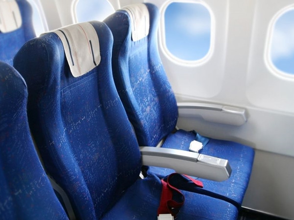 Theo thống kê thì chỗ ngồi ở phía sau cánh máy bay an toàn hơn phía trước.