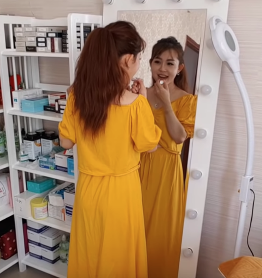 Cô nàng xinh xắn xuất hiện trong clip của Khoa.