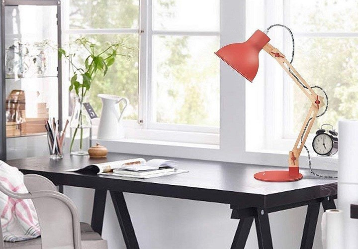 Nếu thích sự trẻ trung, màu sắc, dễ dàng điều chỉnh độ cao, khu vực chiếu sáng... đèn bàn Tomons Nature Wood Swing Arm là một lựa chọn tốt.