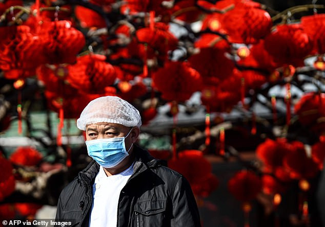 Bắc Kinh hôm 23/1 thông báo các sự kiện chính mừng năm mới sẽ bị hủy để kiểm soát lây lan virus corona chết người. Ảnh: AFP.