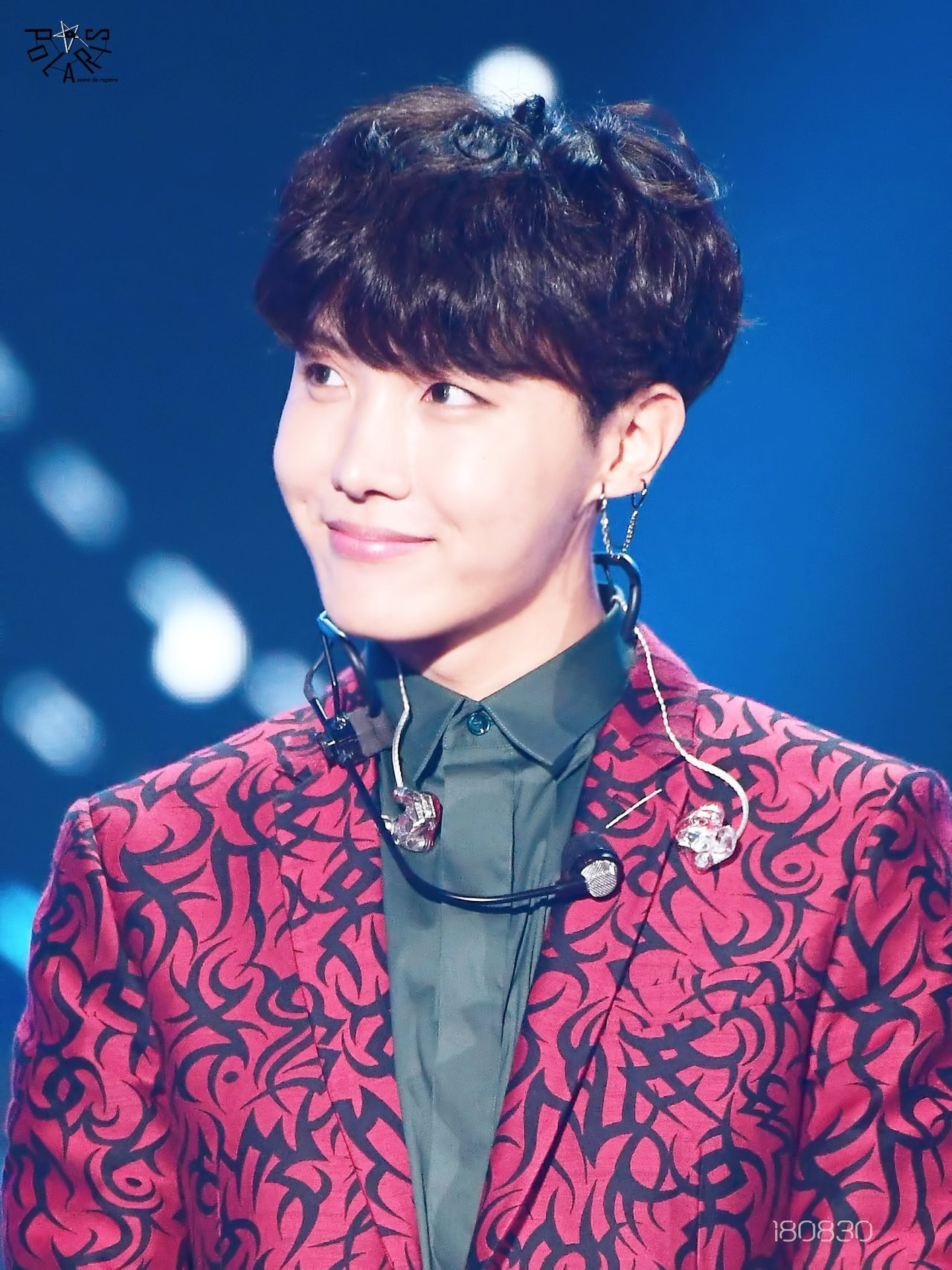 Từ áo khoác của J-Hope