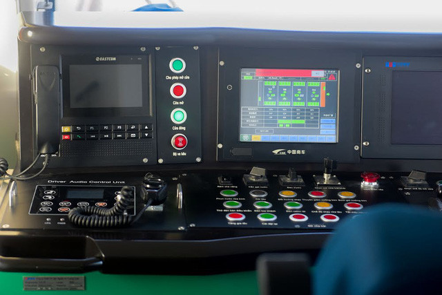 Hệ thống điều khiển bên trong tàu