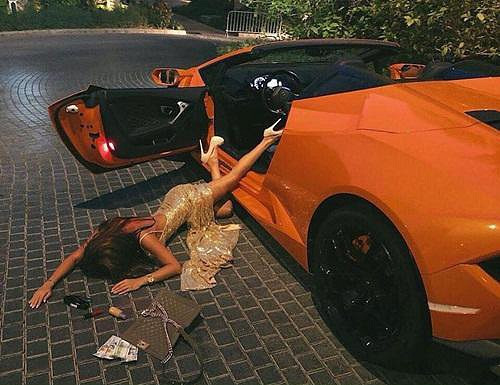 Cũng như body nuột nà của các hot girl.