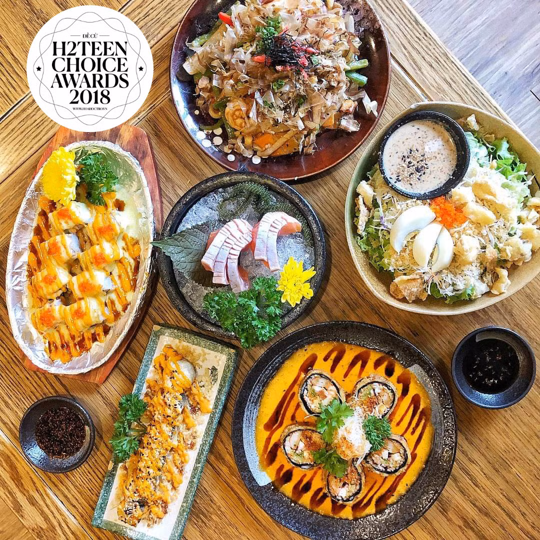 Với hơn 85K followers, luôn có một đội quân "Sập em" dễ thương "hóng" những review món ăn mỗi ngày từ "Sập cả" Hoàng Long luôn đó!