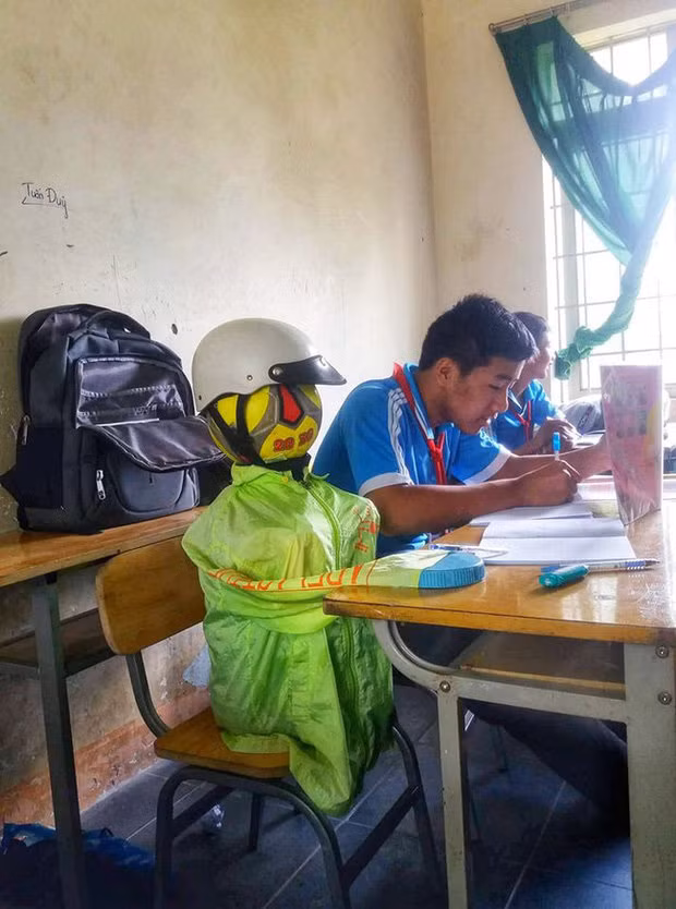 Khi bạn thân nghỉ học và cái kết khiến nhiều người bất ngờ. (Ảnh: Group Trường Người Ta)