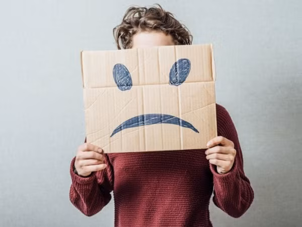 Những người nói dối bạn dạy bạn rằng, sự thật không luôn như mình tưởng.