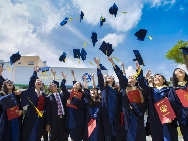 Mở cửa tương lai cho tân sinh viên có hoàn cảnh khó khăn ảnh 3 Mở cửa tương lai cho tân sinh viên có hoàn cảnh khó khăn ảnh 3