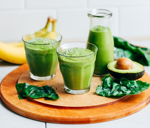 Rau xanh trong smoothie rất dễ uống, kể cả đối với những bạn không thích ăn rau!