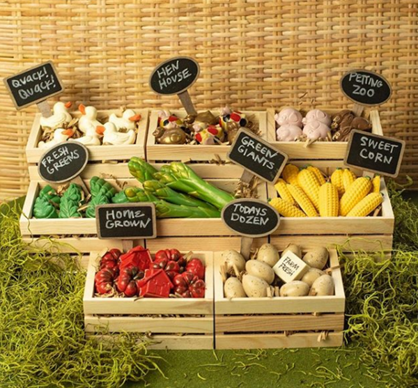 Ảo quá thôi, gà vịt, rau củ có đủ cả.