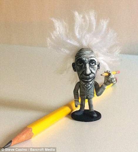 Nhà bác học Albert Einstein bằng vỏ đậu phộng. STEVE CASINO.