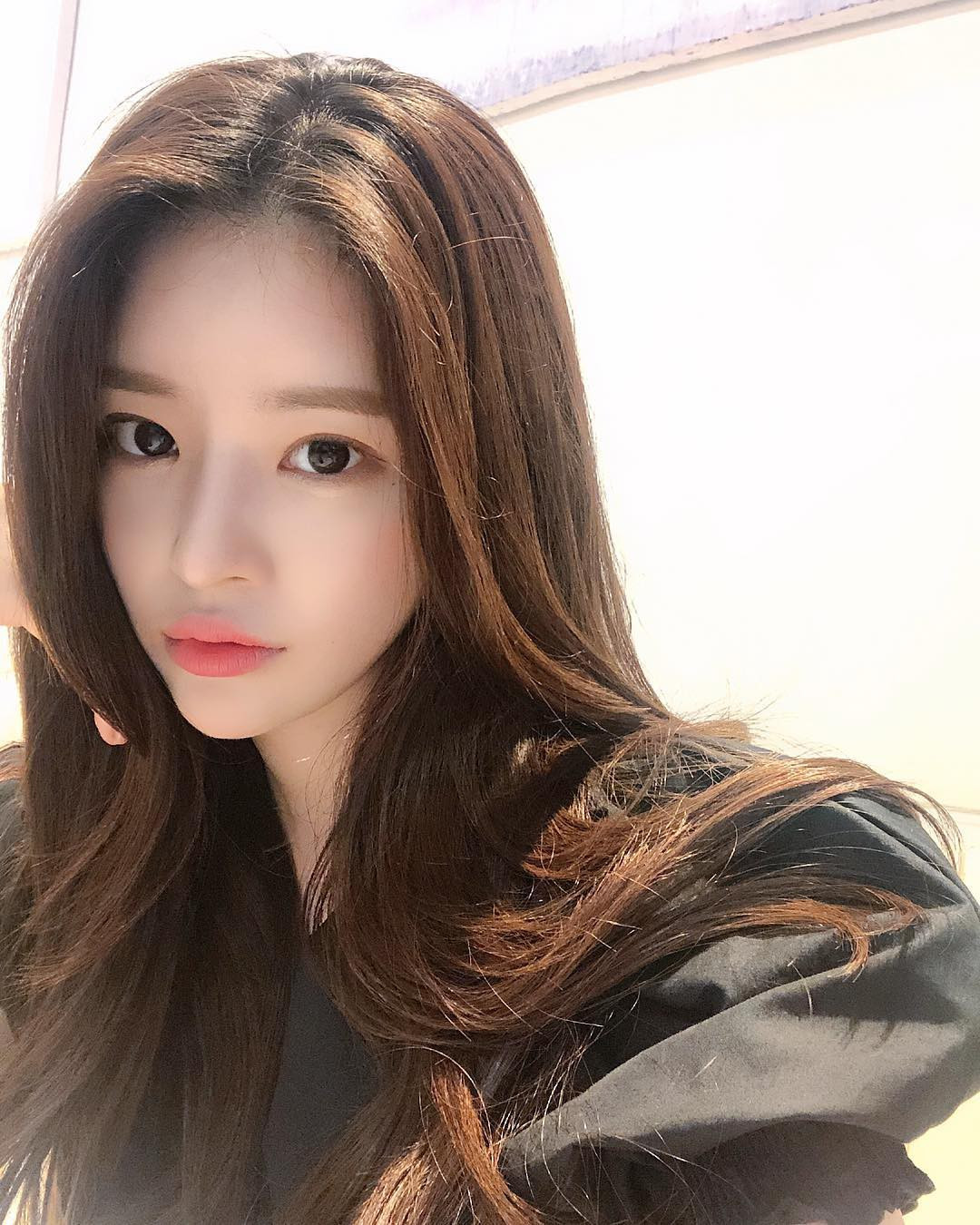 Cô sở hữu gương mặt đẹp như búp bê đúng kiểu người Hàn ưa thích