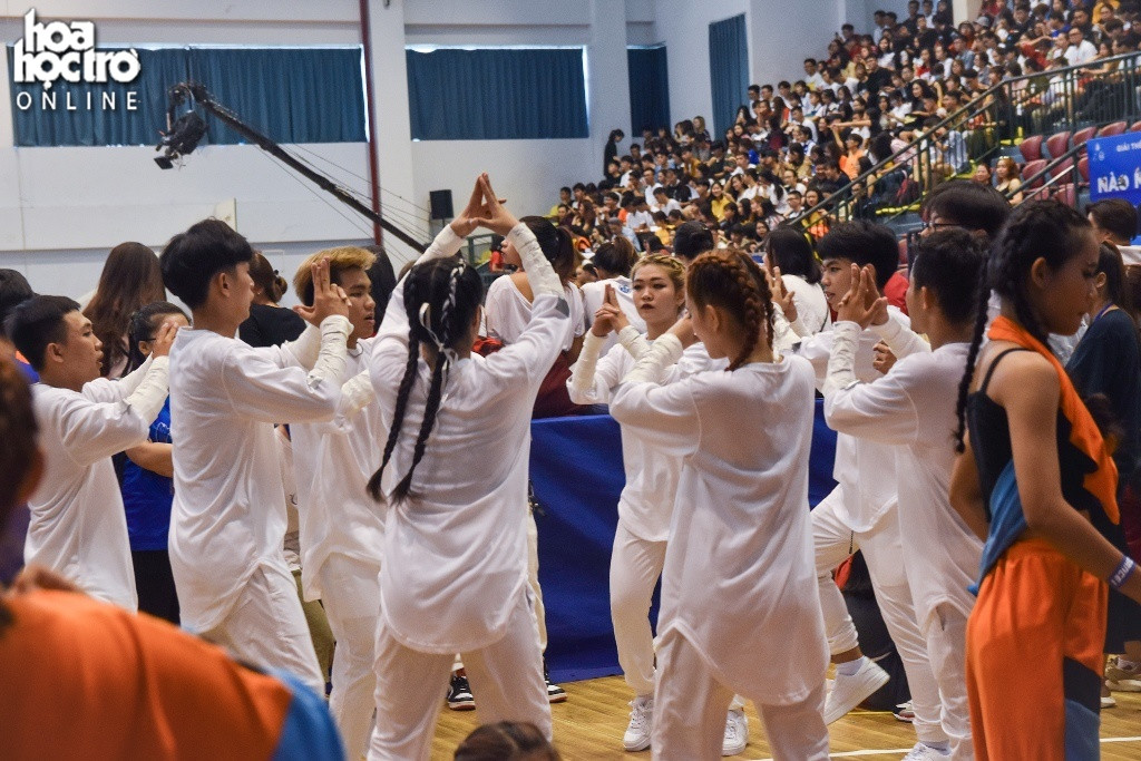 Mang không khí Hawaii tới "VUG Dance Battle", trường ĐH Bách Khoa bảo vệ thành công chức vô địch ảnh 1