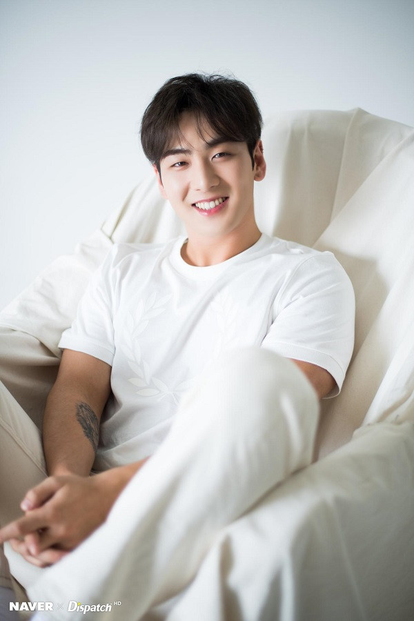 Bên cạnh các thánh hack tuổi, K-Pop còn không ít idol nhìn tưởng già hóa ra lại trẻ ảnh 4 Bên cạnh các thánh hack tuổi, K-Pop còn không ít idol nhìn tưởng già hóa ra lại trẻ ảnh 4