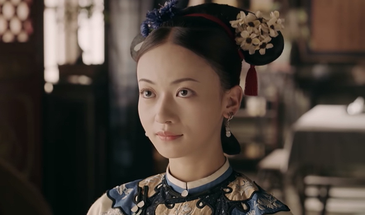 Ngụy Anh Lạc có thể là một cô gái bình thường biết nhoẻn miệng cười.