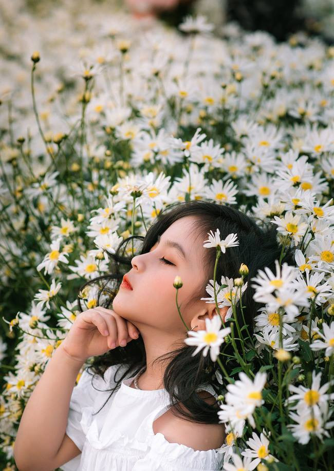 Vẻ đẹp dịu dàng, trong sáng của cô chị khiến dân mạng "đổ rầm rầm". Vẻ đẹp dịu dàng, trong sáng của cô chị khiến dân mạng "đổ rầm rầm".