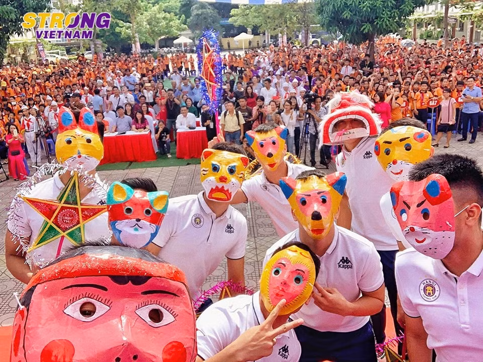 Bạn có nhận ra nhân vật ẩn sau chiếc mặt nạ là ai không nào?