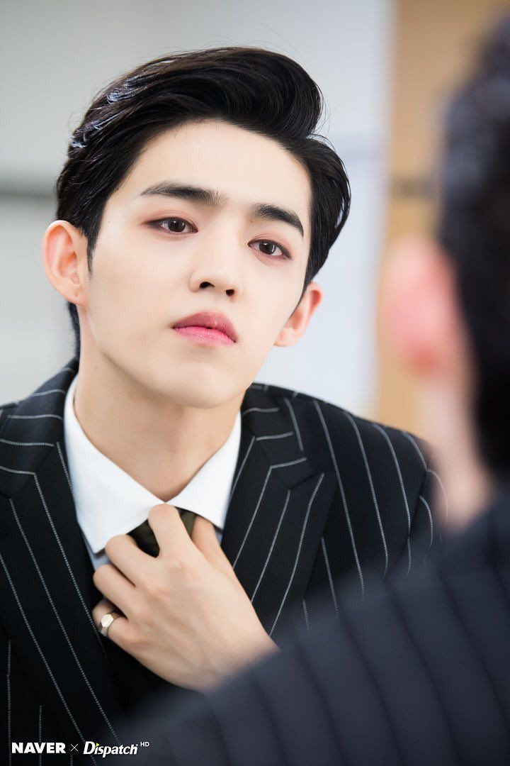 Đi tìm những idol làm trưởng nhóm xuất sắc đến nỗi như sinh ra để làm lãnh đạo ảnh 3 Đi tìm những idol làm trưởng nhóm xuất sắc đến nỗi như sinh ra để làm lãnh đạo ảnh 3