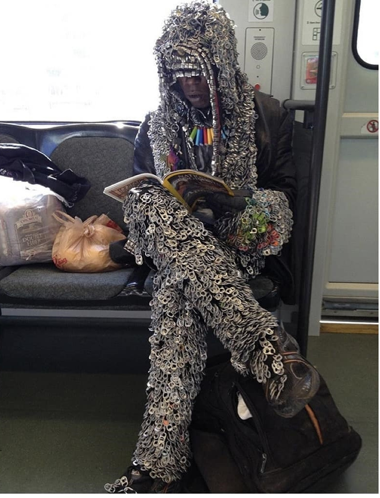 Chắc chắn bạn chưa biết, nút bật lon bia cũng có thể "hô biến" thành phụ kiện quần áo.