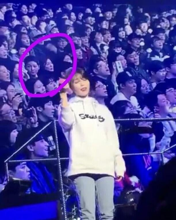 Hình ảnh của Song - Song còn xuất hiện trên màn hình lớn