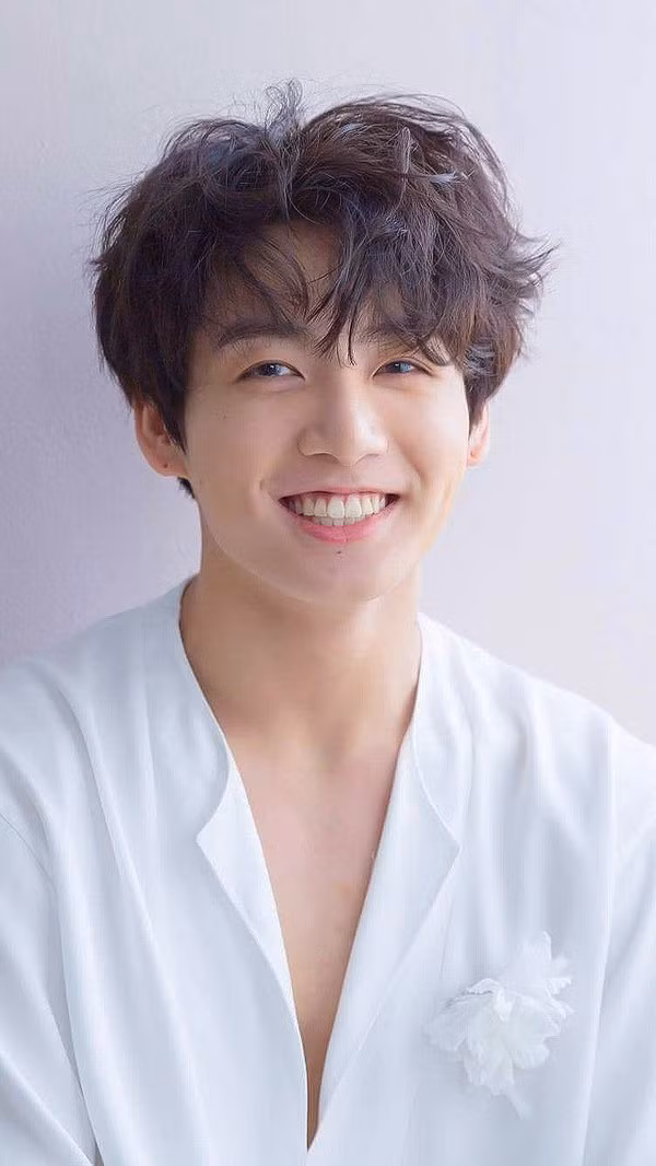 Jungkook thì đúng là tóc càng bù xù càng đẹp trai hơn mới lạ.