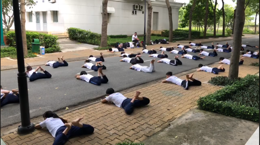 Tiết học bơi siêu lạ của TDTU-er khiến cư dân mạng thích thú.