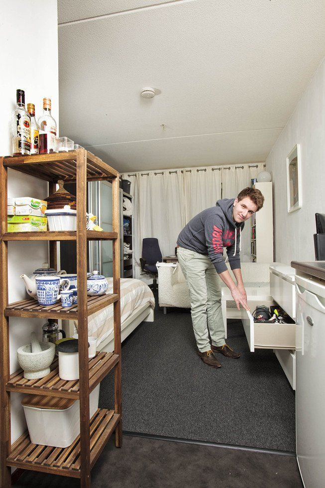 Davy Limpens cũng sinh sống ở Hà Lan nhưng tại thủ đô Amsterdam. Cậu sinh viên 25 tuổi đang học Y khoa tại đại học Amsterdam (UVA). Ảnh: Henny Boogert.