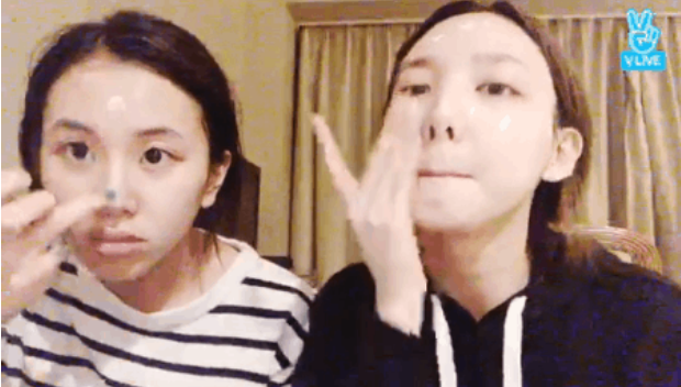 Chỉ dùng toàn mỹ phẩm “ngon, bổ, rẻ” thôi, nhưng làn da của Nayeon và Chaeyoung (TWICE) siêu đẹp ảnh 9